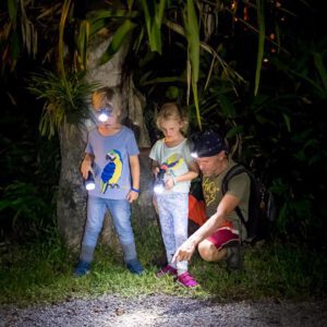 cahuita-night-tour-family