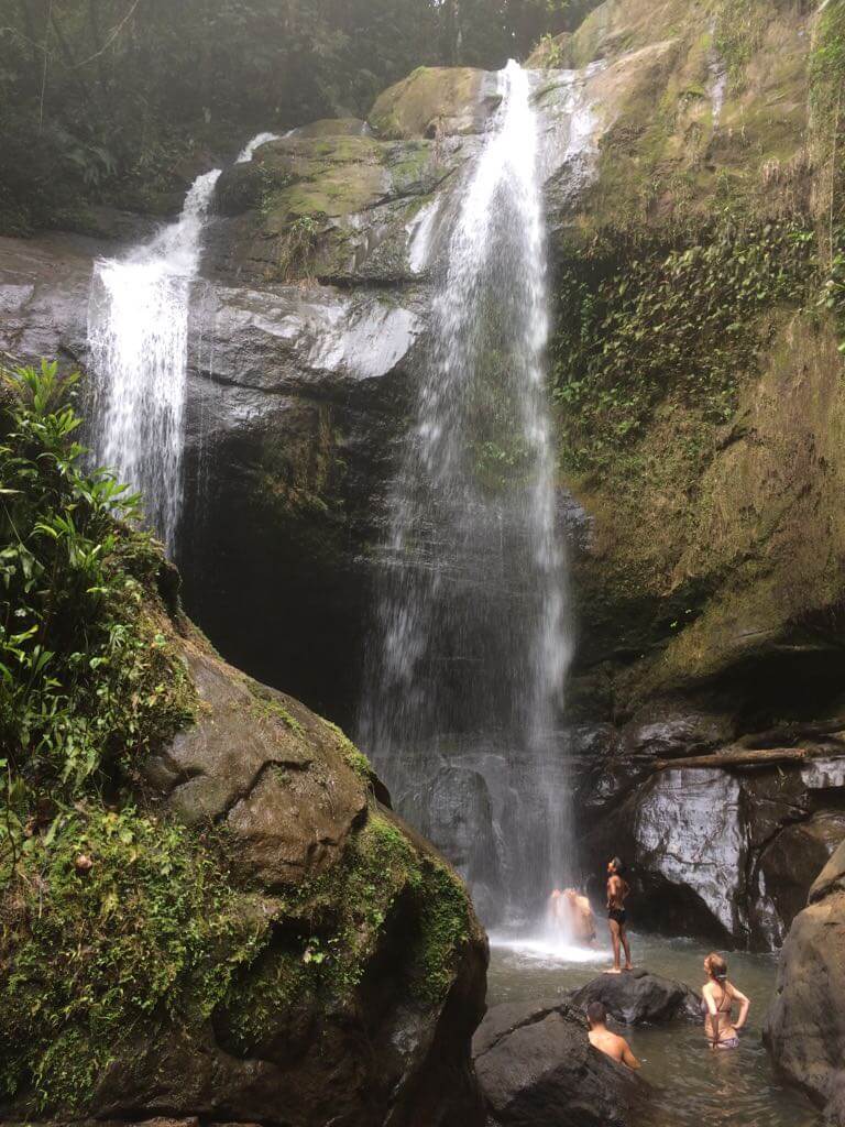 Indigene-Leute-von-Costa-Rica-Kaffee-Tour-Bribri-Catato-Familie-Wasserfall-Kanu