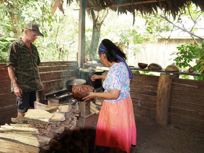 inheemse-mensen-van-costa-rica-koffie-tour-bribri-catato-familie-waterval-kano