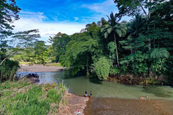 costa-rica-rainforest-lodges-province-limon-near-cahuita-finca-tayku-jungle-lodges-gathering-bananito-river